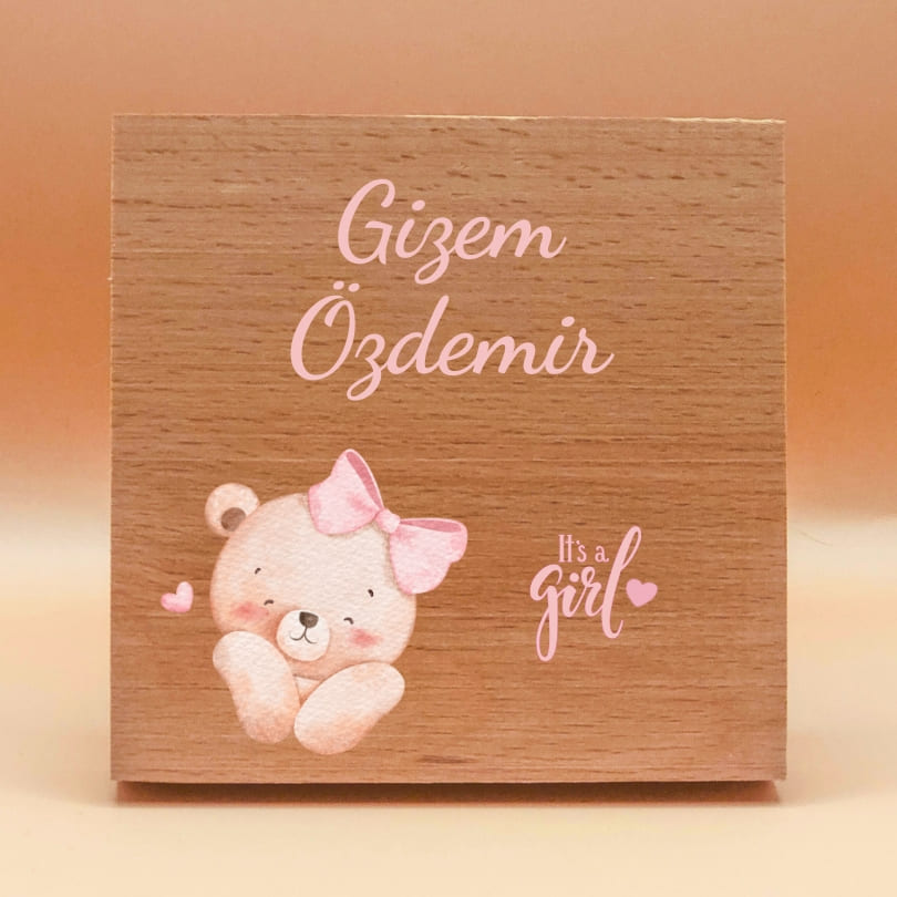İsimli Ayıcık Pano – Kız Bebek Ahşap Oda Dekoru, Kişiye Özel