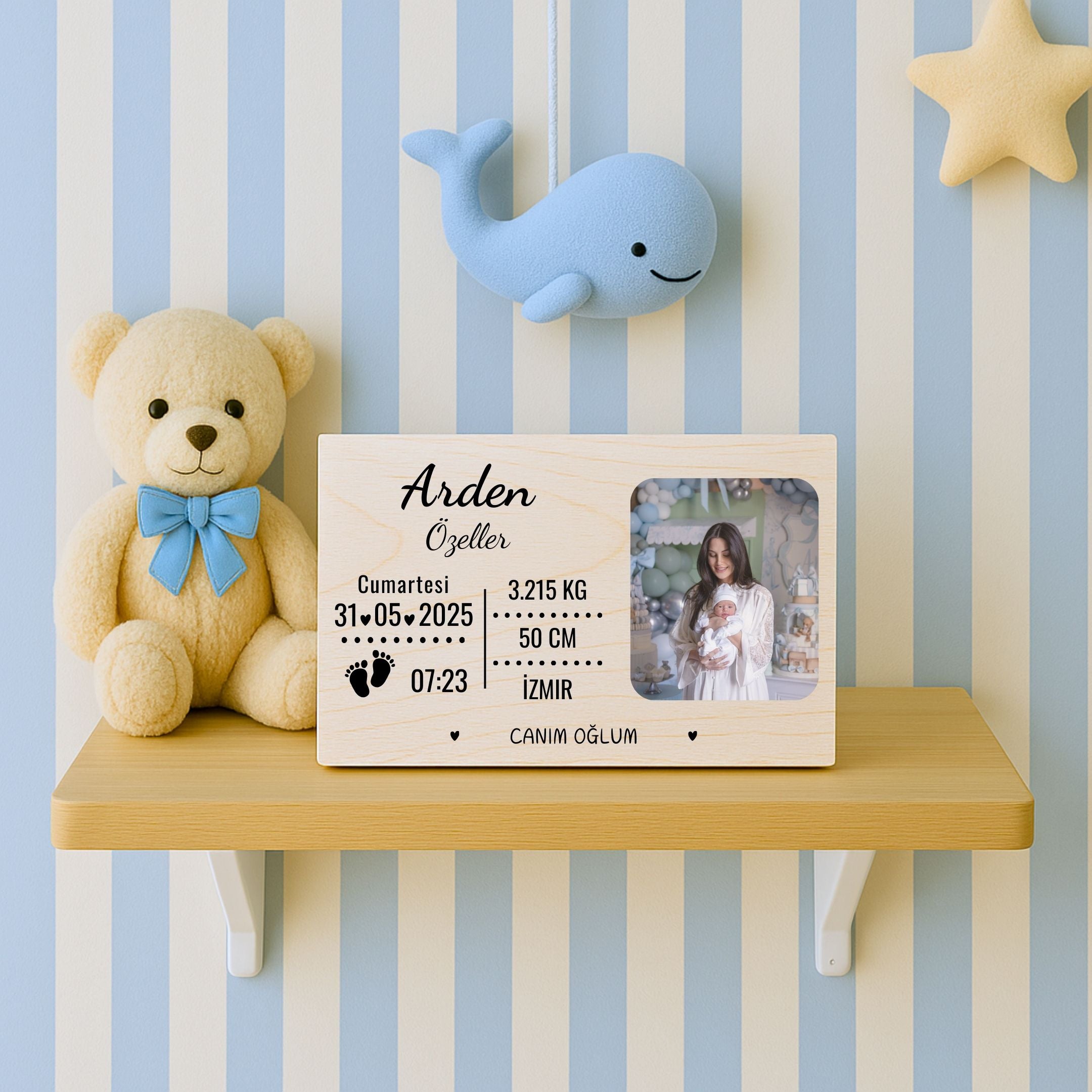 Fotoğraflı Erkek Bebek Doğum Panosu – Kişiye Özel Huş Ahşap, 2 Boy Seçenekli (10×15 / 15×22,5)