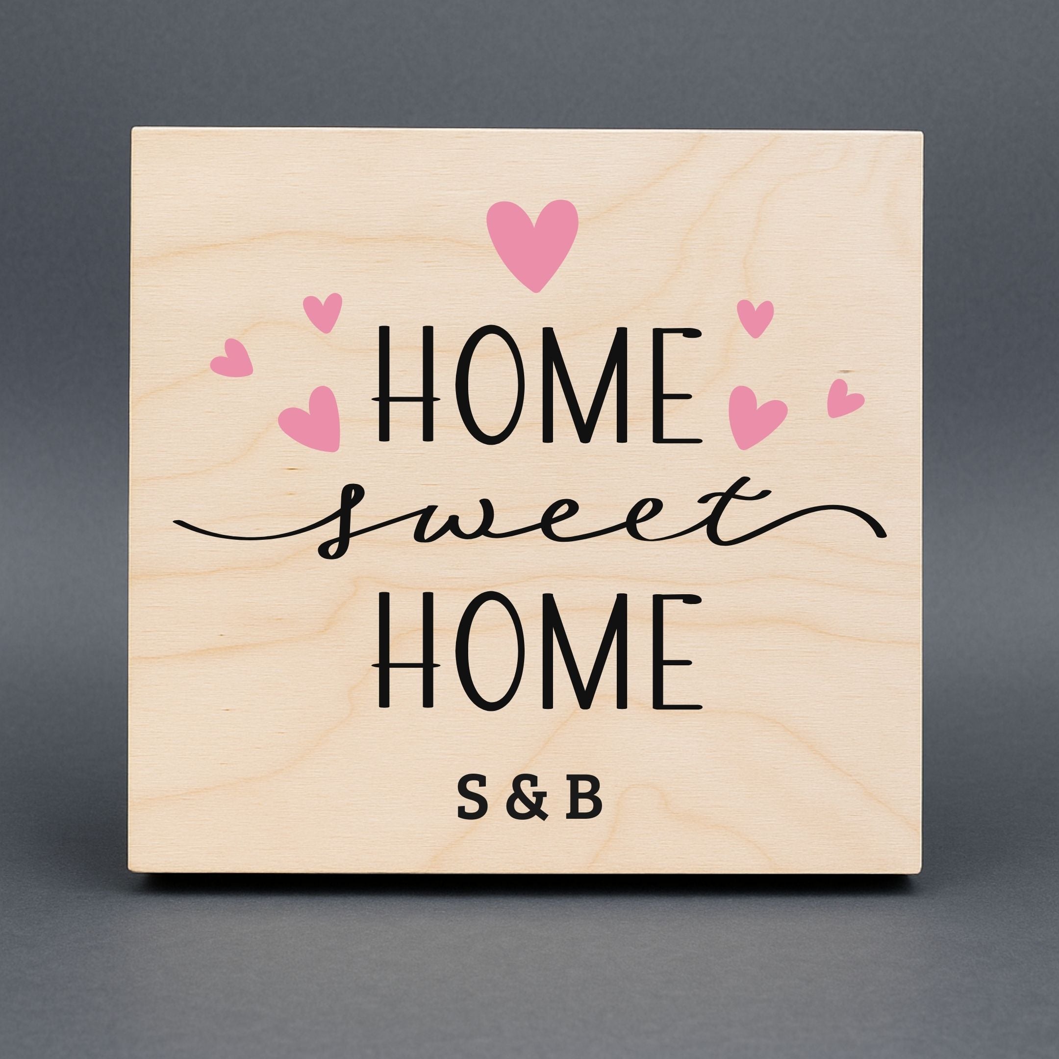 Home Sweet Home Kalpli Ahşap Pano – Kişiye Özel Baş Harfli Yeni Ev Hediyesi